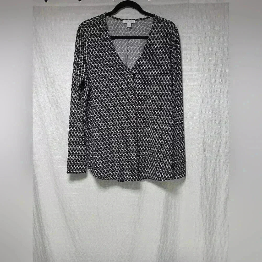 Carolina Belle long-sleeved,  v neck blouse. Ladies size Xl